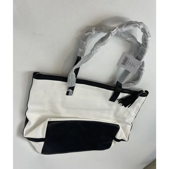 Walter Baker Carly White and Black Canvas Daytripper Bag, New, MSRP $198 - Picture 7 of 8